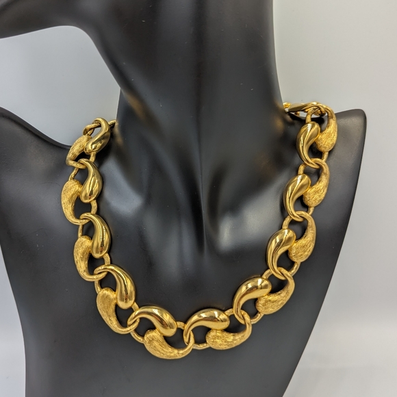 VTG Napier brushed/shiny Gold Tone fancy link chain necklace Savoy collection - Picture 2 of 8